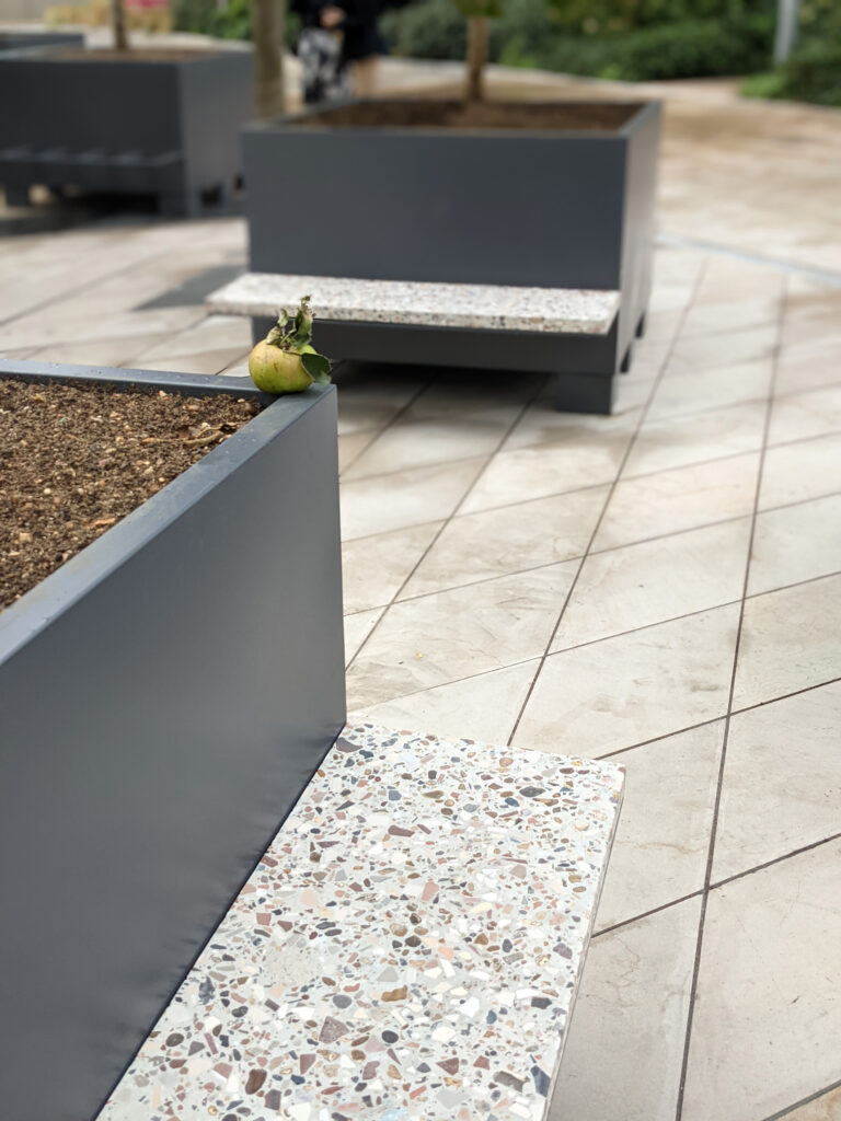 IQL PORTRAIT BENCHES RUBBLAZZO